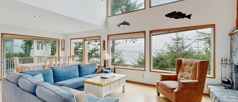 TV, peis, DVD-spiller og kontorer