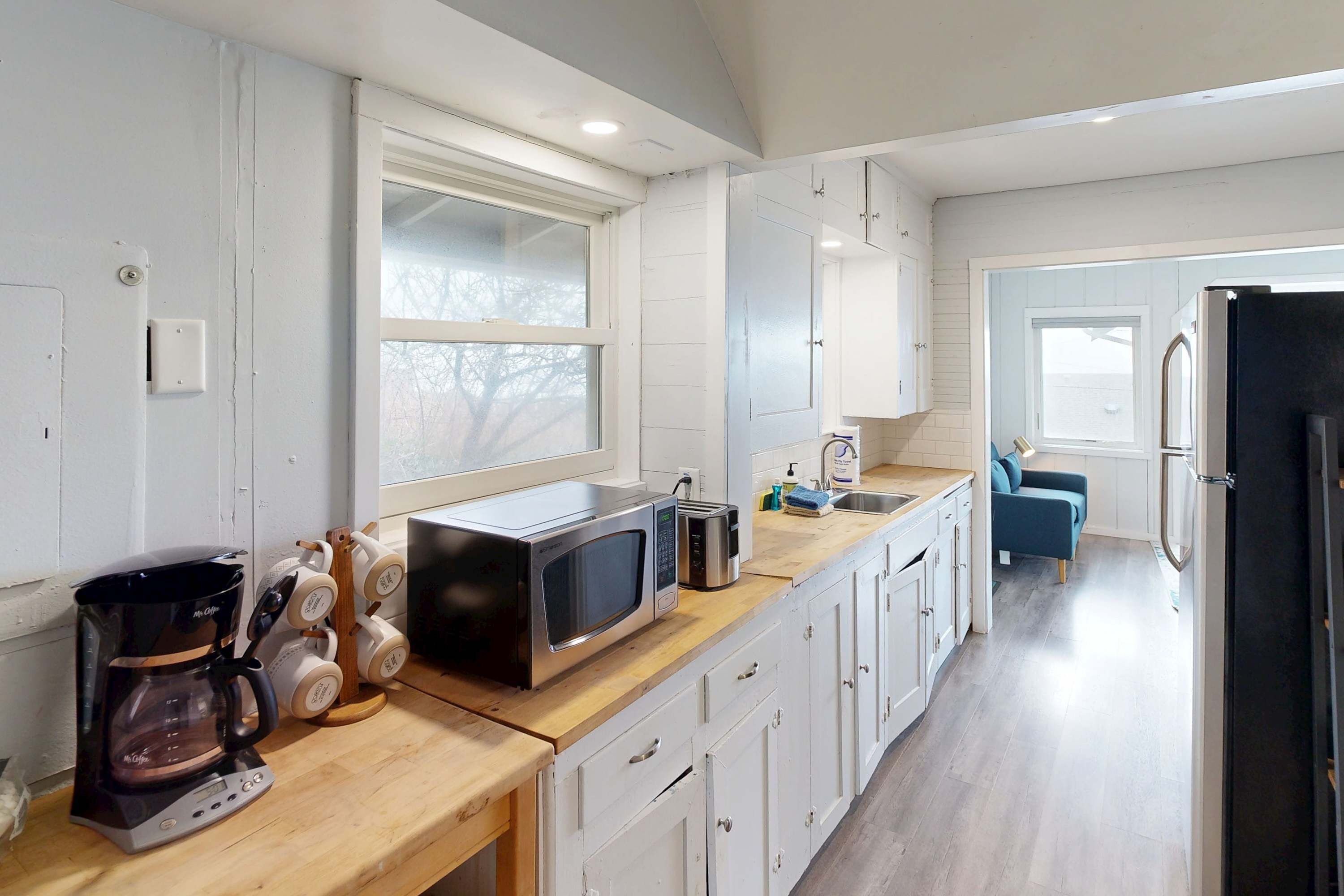 冷蔵庫、電子レンジ、オーブン、コンロ