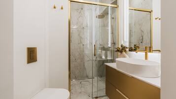 Comfort Studio Suite, City View | Bathroom