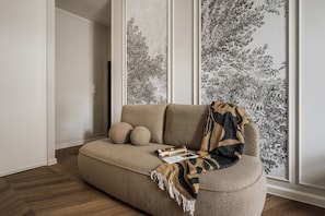 Suíte estúdio conforto, vista para a cidade | Ferros/tábuas de passar roupa, Wi-Fi de cortesia