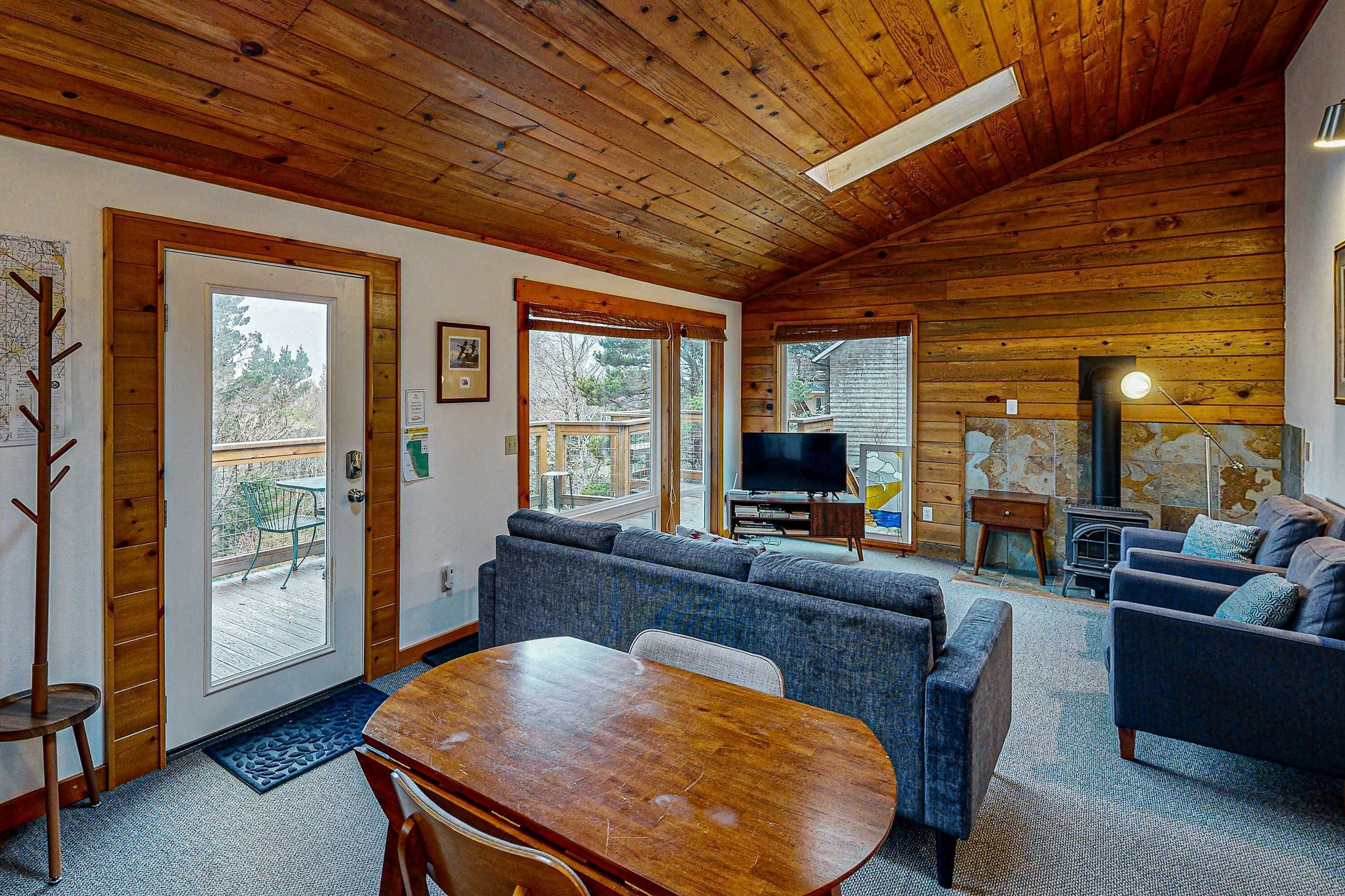 TV, fireplace, offices