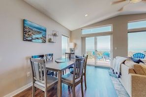 Dining - Sweeping ocean view home with fireplace grill and foosball table dog friendly (Oceanside)