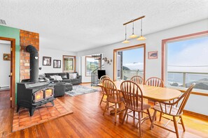 Interior - Spacious dog friendly home with ocean views sauna wood stove and WIFI (Oceanside)
