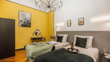 Familie appartement, balkon, uitzicht op stad | Een strijkplank/strijkijzer, gratis wifi