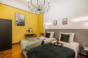 Familie appartement, balkon, uitzicht op stad | Een strijkplank/strijkijzer, gratis wifi