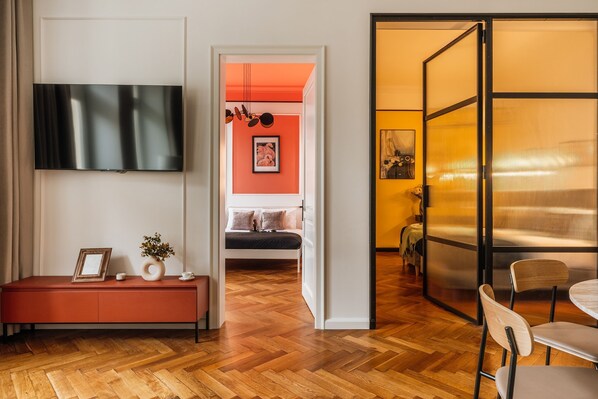 Familie appartement, balkon, uitzicht op stad | Woonkamer