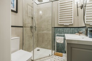 Family Apartment, Balcony, City View | Bathroom - Pinata Apartment - LoftAffair (Kraków)