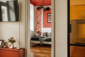 Familie appartement, balkon, uitzicht op stad | Een strijkplank/strijkijzer, gratis wifi