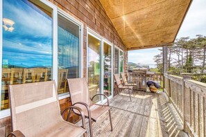 Terrace/patio - Ocean Views and Modern Interior Close to Rockaway Beach Dogs OK (Rockaway Beach)