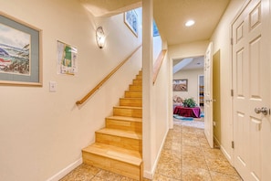 Interior - Ocean Views and Modern Interior Close to Rockaway Beach Dogs OK (Rockaway Beach)