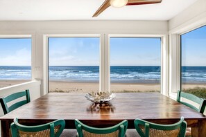 Dining - Spacious oceanfront home with patio and private hot tub dog friendly (Rockaway Beach)