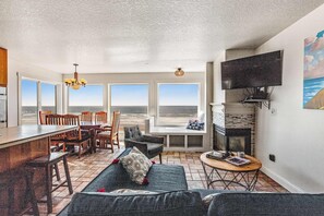 TV, fireplace, DVD player, offices - Waterfront dog friendly home a few steps from the beach with hot tub (Rockaway Beach)