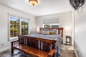 3 habitaciones, tabla de planchar con plancha, wifi y ropa de cama