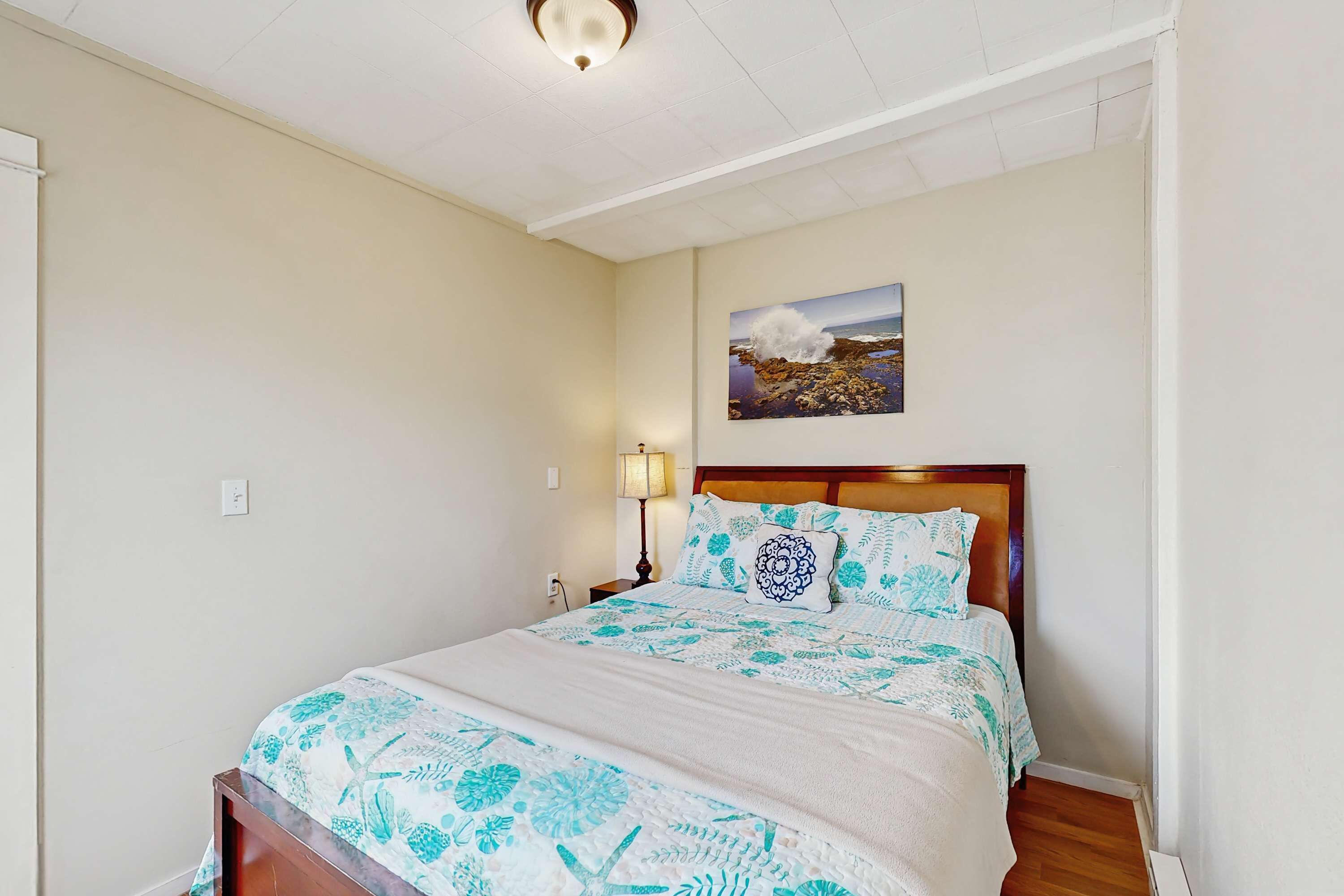 2 bedrooms, internet, bed sheets