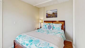 2 bedrooms, internet, bed sheets