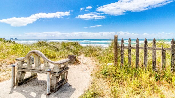 A bench and a wooden fence by the beach. - Six Dog Friendly Rooms with Full Kitchens and Kitchenettes Walk to the Beach (Rockaway Beach)