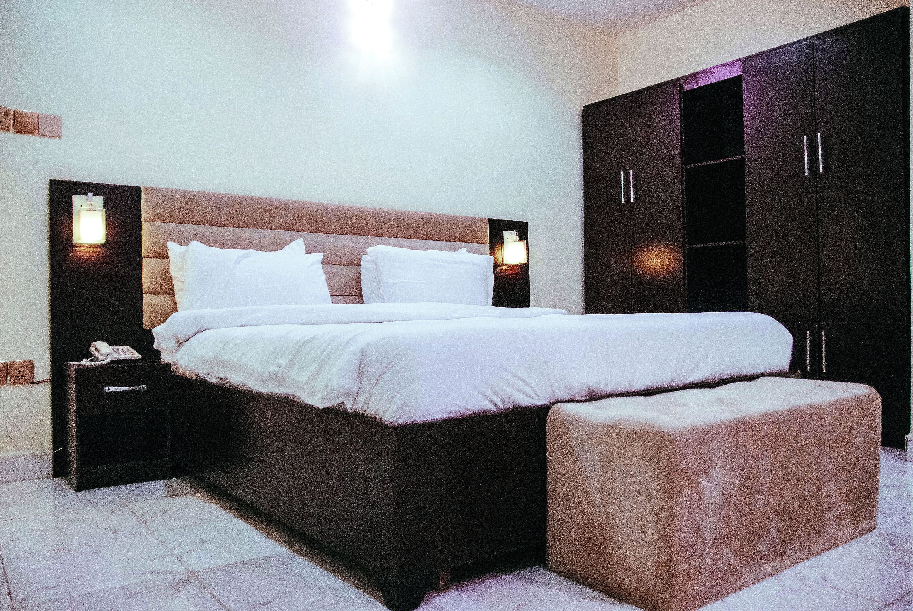 Habitación Confort | Escritorio, espacio para trabajar con laptop y insonorización 