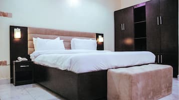 Comfort-Zimmer | Schreibtisch, laptopgeeigneter Arbeitsplatz, schallisolierte Zimmer