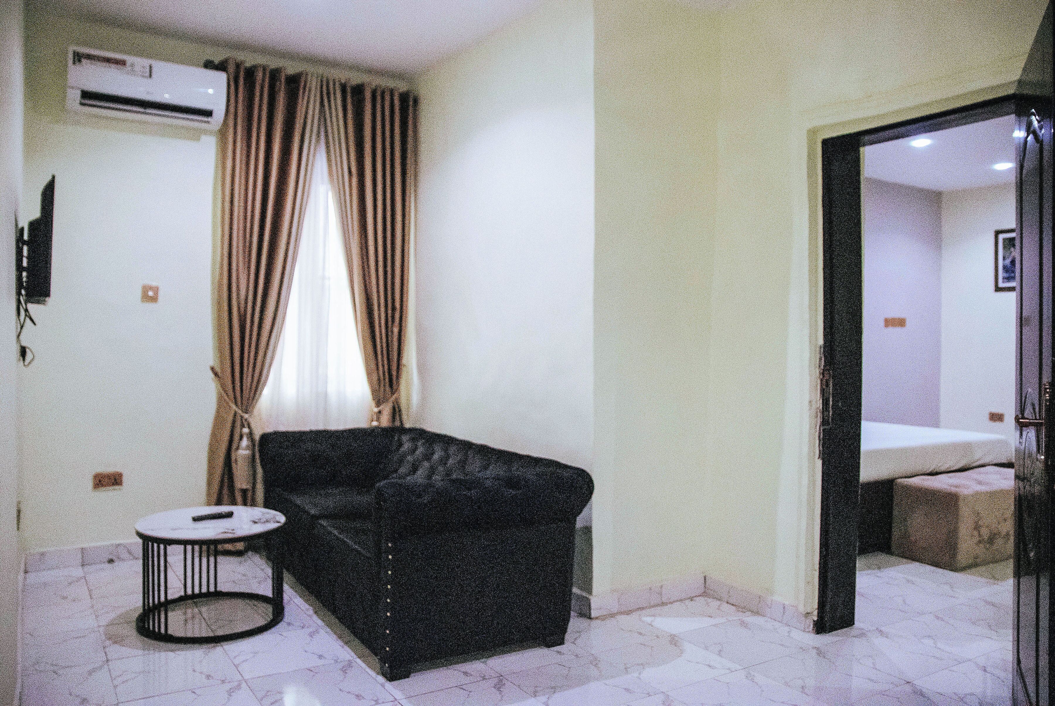 Suite superior, balcón | Escritorio, espacio para trabajar con laptop y insonorización 