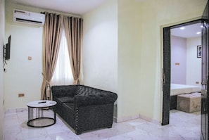 Bureau, espace de travail pour ordinateur portable