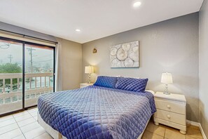 WiFi, bed sheets - Dog Friendly Room Located Near the Beach and Downtown (Rockaway Beach)
