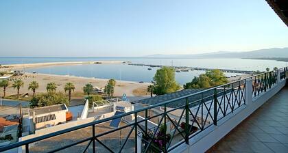 Apartment 'A View From The Attic Window' with Sea View, Wi-Fi and Air Conditioning