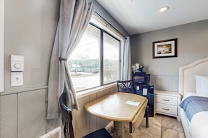 Interior - Charming Dog Friendly Room with Kitchenette Walk to Downtown and the Beach (Rockaway Beach)