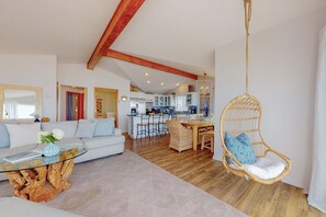 TV, fireplace, video games, offices - Spacious Dog Friendly Home with WiFi and Spectacular Oceanfront View (Rockaway Beach)