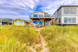 Exterior - Spacious Dog Friendly Home with WiFi and Spectacular Oceanfront View (Rockaway Beach)