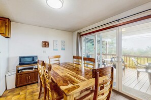Interior - Dog Friendly Oceanfront House with Ocean Views Walk to Beach (Rockaway Beach)