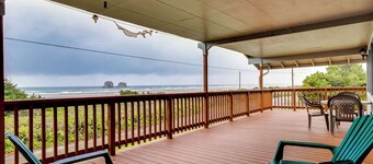 Dog Friendly Oceanfront House with Ocean Views Walk to Beach