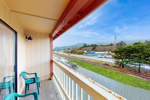 Property grounds - Classy Dog Friendly Studio with Free WiFi and Cable Walk to the Beach (Rockaway Beach)