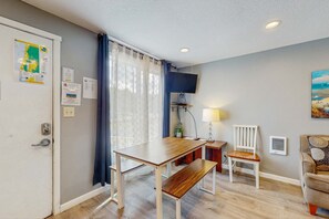 Dining - Dog Friendly Room with Kitchen Located Near the Beach and Downtown (Rockaway Beach)
