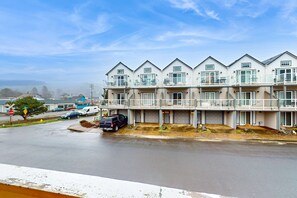 Exterior - Dog Friendly Motel Room Located Near the Beach and Downtown (Rockaway Beach)