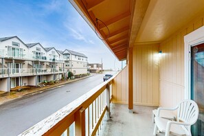 Property grounds - Dog Friendly Motel Room Located Near the Beach and Downtown (Rockaway Beach)