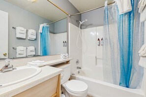 A bathroom with a sink, toilet, and bathtub. - Inviting Room Blocks From the Beach and Downtown Dogs Welcome (Rockaway Beach)
