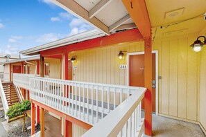 Property grounds - Inviting Room Blocks From the Beach and Downtown Dogs Welcome (Rockaway Beach)