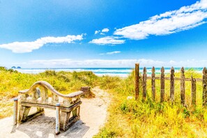 Beach nearby - Dog Friendly Room with Kitchen Located Near the Beach and Downtown (Rockaway Beach)