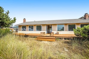 Exterior - Oceanfront home with sunny deck WiFi and washer dryer (Rockaway Beach)