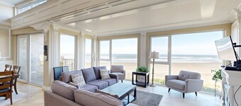 Gorgeous oceanfront condo with great views and beach access