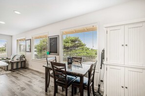 Dining - Oceanfront dog friendly home with sunny deck ocean view and washer dryer (Rockaway Beach)