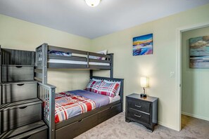 4 chambres, fer et planche à repasser, Wi-Fi, draps fournis