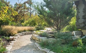 Property grounds - Fabulous Log Suite in charming Ephraim (Sister Bay)