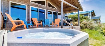 Dog friendly oceanfront cottage with private hot tub and wood burning fireplace