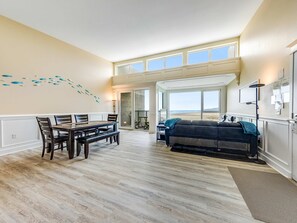 TV, offices - Elegant oceanfront condo with deck and extraordinary views dog friendly (Rockaway Beach)