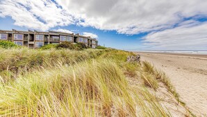 På stranden