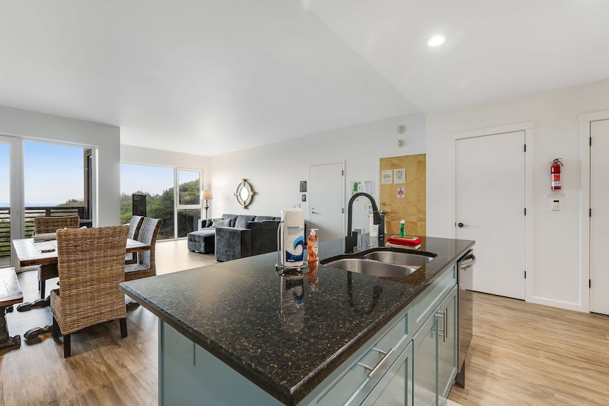 Modern Condo On The Beach With Spectacular Views - Rockaway Beach, OR