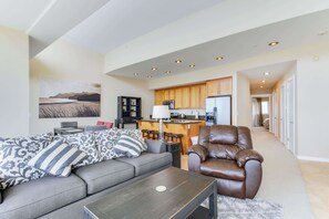 Televisión, reproductor de DVD y estéreo 