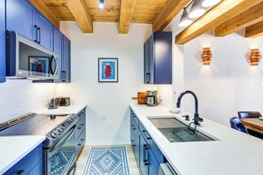 Microondas, horno, parrilla de estufa y lavavajillas 