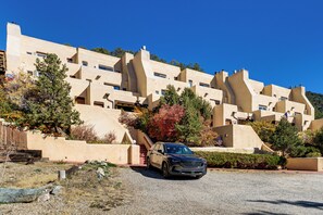 Exterior - Solera Lodge: Your Taos Adventure Basecamp (VALDEZ)